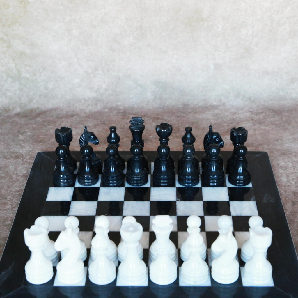 Handgefertigtes Schachspiel aus Schwarzem und Weißem Marmor, 15 Zoll - Elegantes Wohnkultur und Brettspiele
